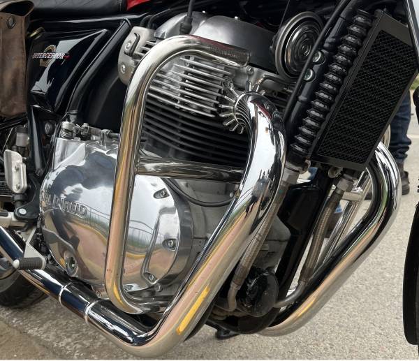 Protector Motor Triple 650 Plata Royal Enfield Interceptor 650 Accesorios