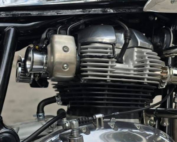 Stack de Aspiracion Color : Titaneo o Cromado Royal Enfield Interceptor 650 Accesorios